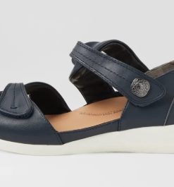 Ziera Doxie Navy